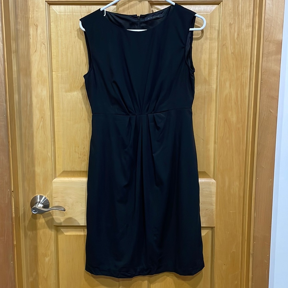 Elie Tahari black scoop neck sleeveless zipper back size 4 100% wool thin fabric